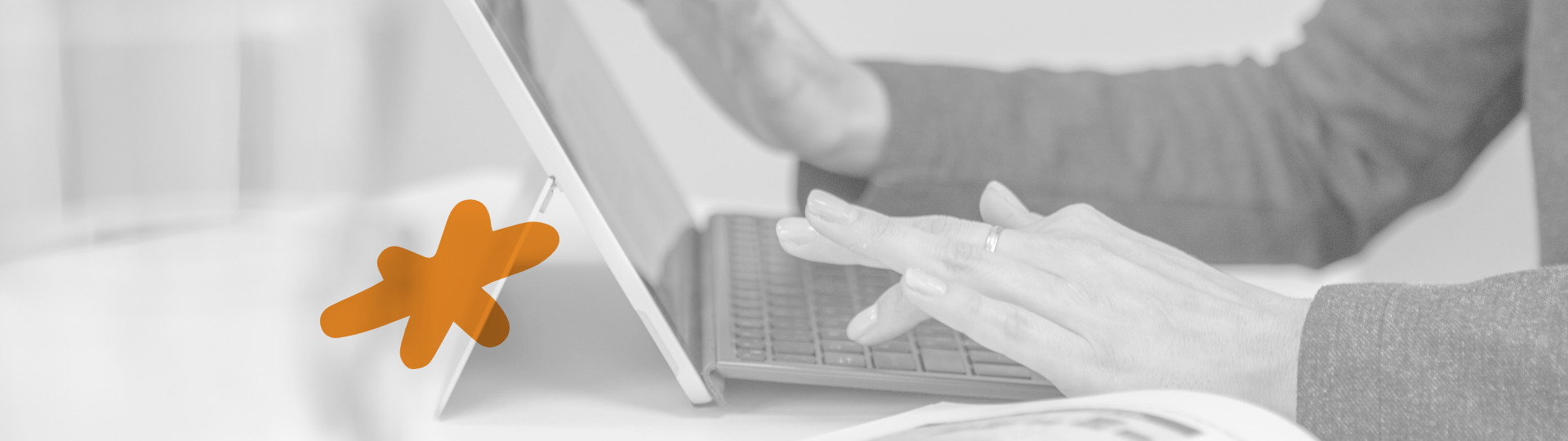 tap-on-the-laptop